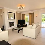 Spacious Vilamoura 4 Bedrooms Amendoeira Table Tennis וילה *