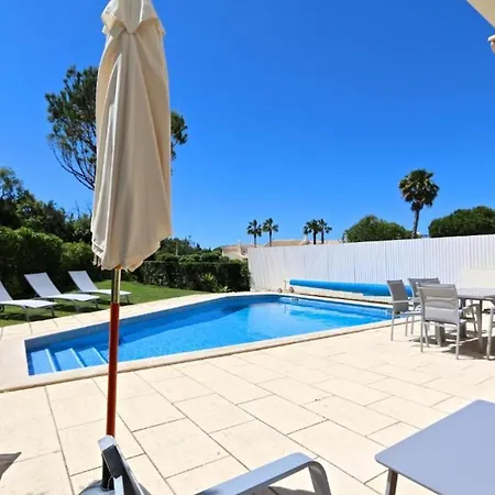 Spacious Vilamoura 4 Bedrooms Amendoeira Table Tennis קווארטיירה