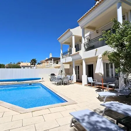 Spacious Vilamoura 4 Bedrooms Amendoeira Table Tennis קווארטיירה